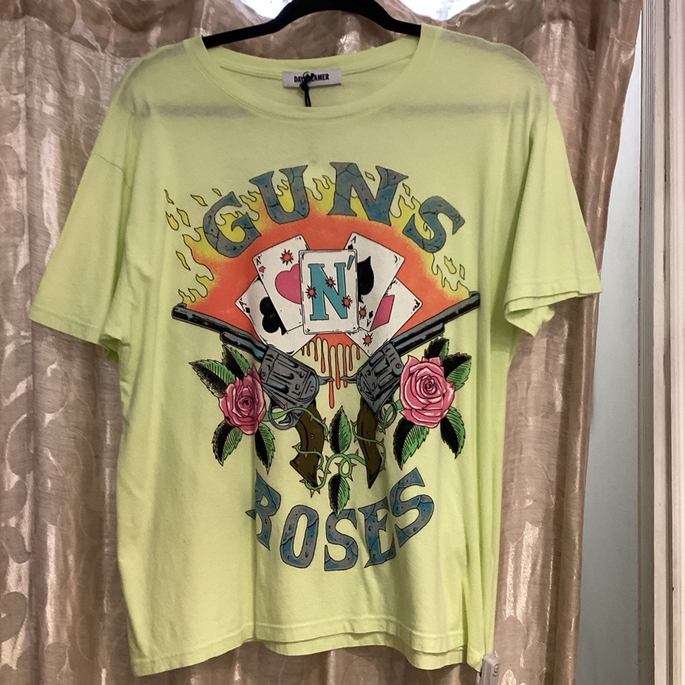 Green Guns and Roses Daydreamer t shirt brand new with tags